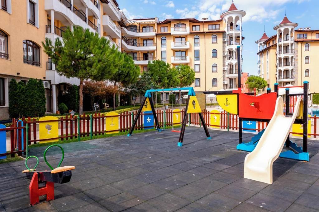 Holiday Apartcomplex Royal Sun Pantai Sunny Luaran gambar